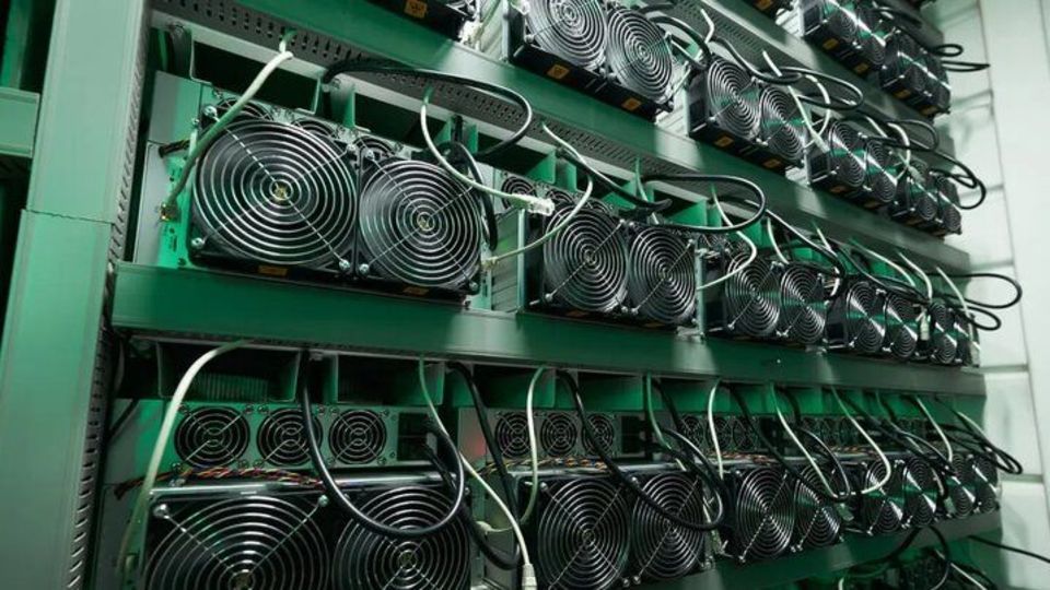 بزرگترین مزرعه استخراج بیتکوین با برق دزدی کشف شد بزرگترین مزرعه استخراج بیتکوین با برق دزدی کشف شد