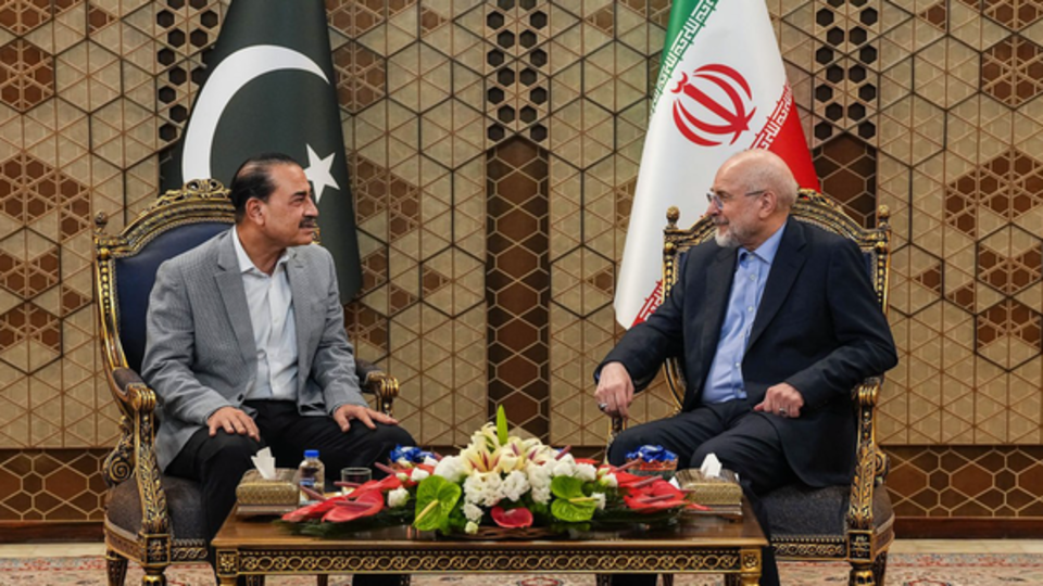 قالیباف در دیدار عاصم منیر: از حقوق ملت و کشورمان عدول نمیکنیم قالیباف در دیدار عاصم منیر: از حقوق ملت و کشورمان عدول نمیکنیم