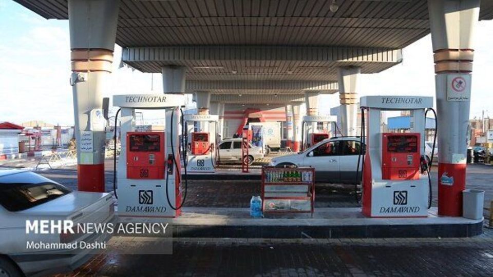 اختلال در نظام اقتصادی؛ ۳ جایگاهدار بنزین درکرمان بازداشت شدند اختلال در نظام اقتصادی؛ ۳ جایگاهدار بنزین درکرمان بازداشت شدند