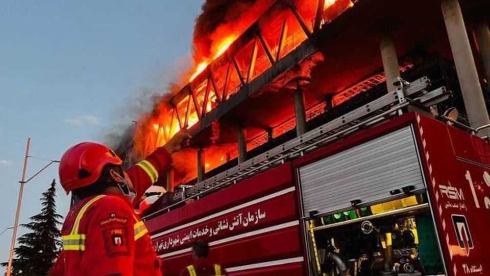 حریق در یکی از برجهای چیتگر با نمای کامپوزیت حریق در یکی از برجهای چیتگر با نمای کامپوزیت