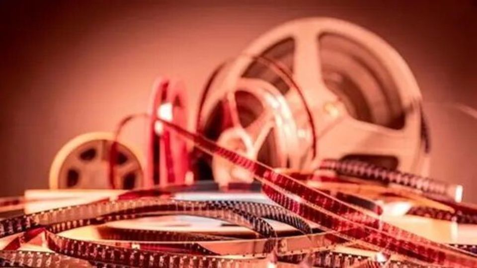 تلویزیون آخر هفته چه فیلم هایی پخش می کند؟ تلویزیون آخر هفته چه فیلم هایی پخش می کند؟
