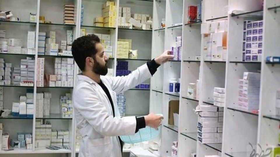 عاقبت بدعهدی بیمهها؛ داروخانه ها به طلافروشی روی آوردهاند! عاقبت بدعهدی بیمهها؛ داروخانه ها به طلافروشی روی آوردهاند!