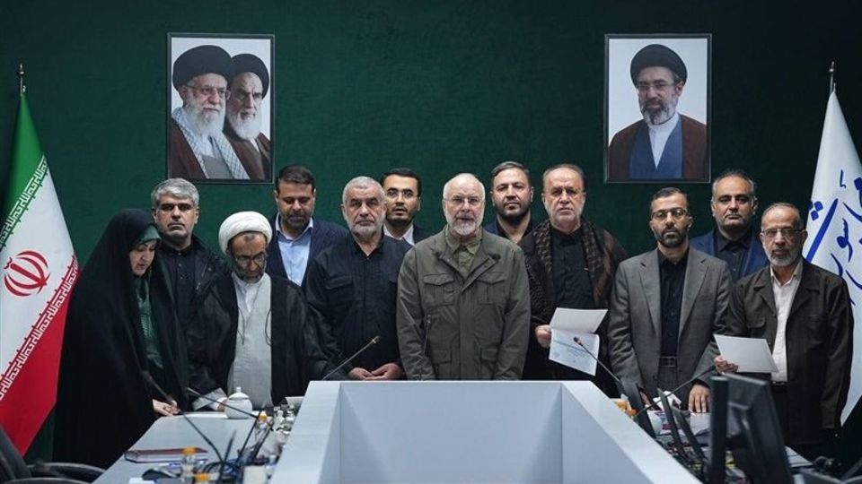 حضور قالیباف در مجلس/ اعضای هیئت رئیسه سوگند یاد کردند حضور قالیباف در مجلس/ اعضای هیئت رئیسه سوگند یاد کردند