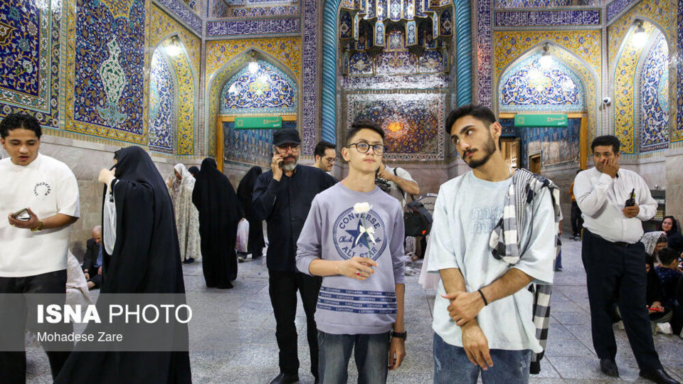  حال‌وهوای شب عید سعید غدیر در حرم امام رضا(ع)