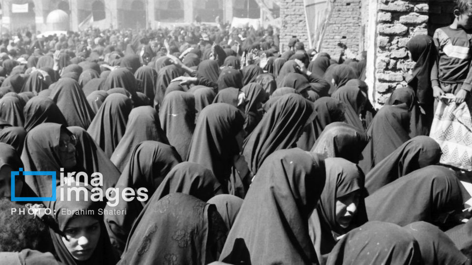 تصاویر منتشر نشده از نخستین سالگرد ارتحال امام‌خمینی‌ (ره) خرداد ۱۳۶۹