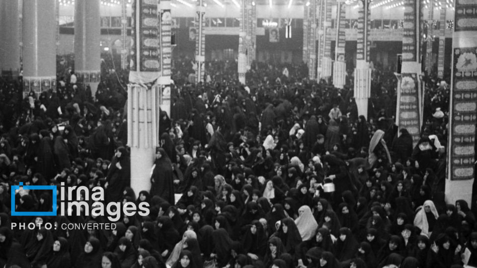 تصاویر منتشر نشده از نخستین سالگرد ارتحال امام‌خمینی‌ (ره) خرداد ۱۳۶۹