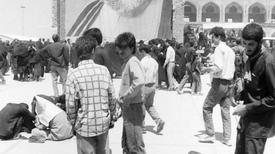 تصاویر منتشر نشده از نخستین سالگرد ارتحال امام‌خمینی‌ (ره) خرداد ۱۳۶۹
