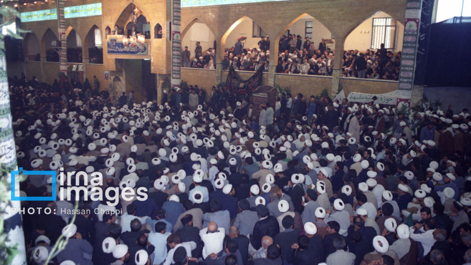 تصاویر منتشر نشده از نخستین سالگرد ارتحال امام‌خمینی‌ (ره) خرداد ۱۳۶۹