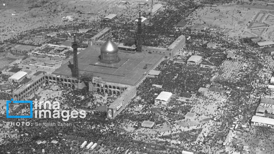تصاویر منتشر نشده از نخستین سالگرد ارتحال امام‌خمینی‌ (ره) خرداد ۱۳۶۹