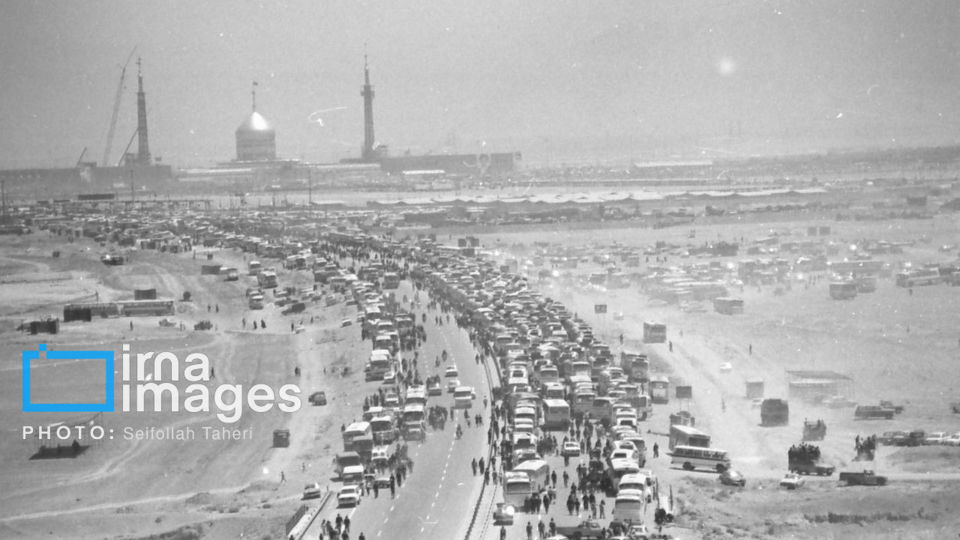 تصاویر منتشر نشده از نخستین سالگرد ارتحال امام‌خمینی‌ (ره) خرداد ۱۳۶۹