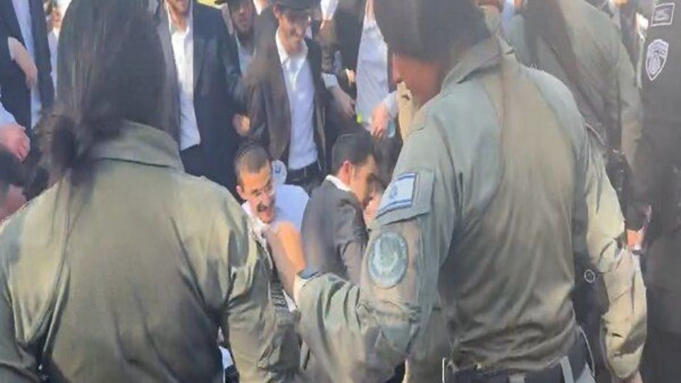 درگیری شدید حریدیها با پلیس اسرائیل درگیری شدید حریدیها با پلیس اسرائیل