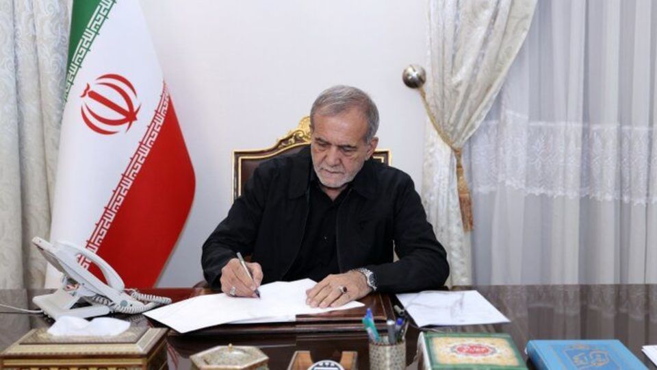 پزشکیان: جنگ ۱۲ روزه اثبات کرد وقتی پای ایران در میان باشد، ما یک ملت و یک قلب تپندهایم پزشکیان: جنگ ۱۲ روزه اثبات کرد وقتی پای ایران در میان باشد، ما یک ملت و یک قلب تپندهایم
