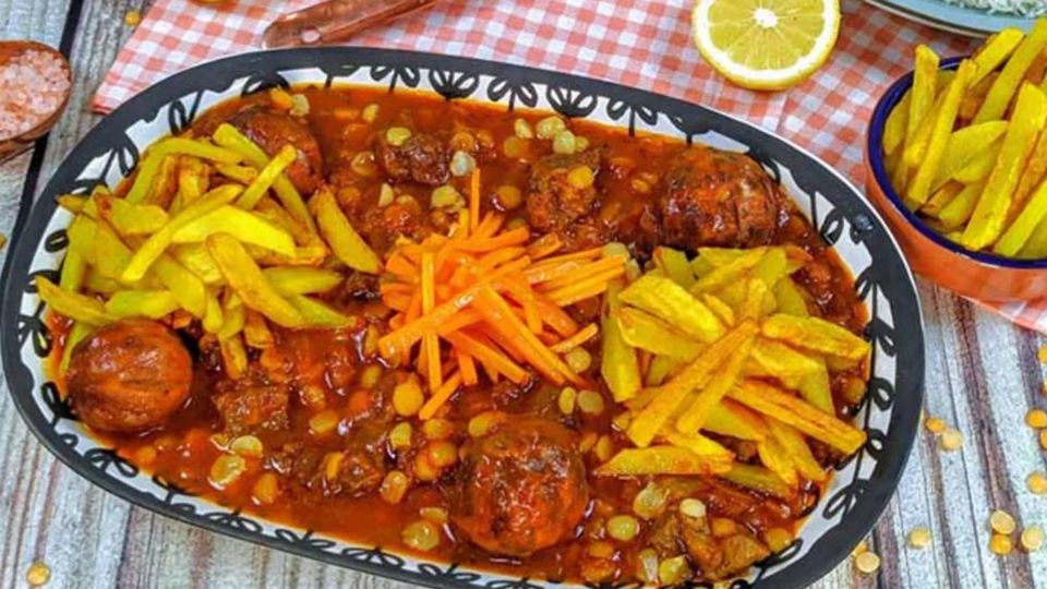 چرا به خورش قیمه «قیمه» میگویند؟ داستان جالب نام یکی از محبوبترین غذاهای ایرانی چرا به خورش قیمه «قیمه» میگویند؟ داستان جالب نام یکی از محبوبترین غذاهای ایرانی