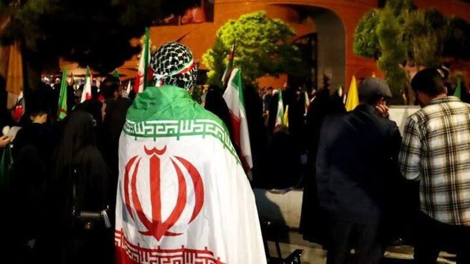 ایران؛ دست در دست خدا، پیروز! ایران؛ دست در دست خدا، پیروز!