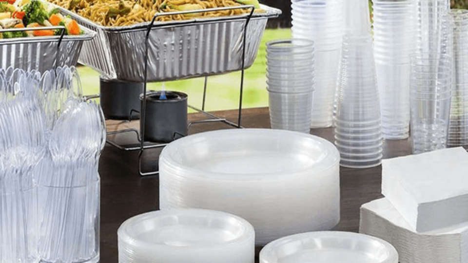 چای و غذای داغ را در ظروف یکبار مصرف پلاستیکی نریزید چای و غذای داغ را در ظروف یکبار مصرف پلاستیکی نریزید
