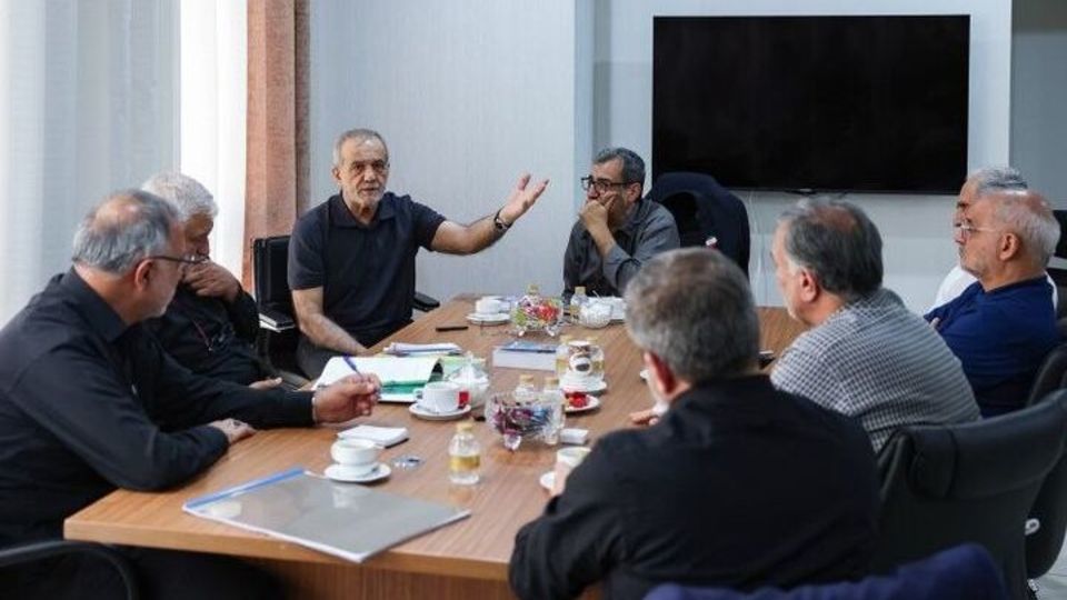 پزشکیان: هیچ مشکل معیشتی و اجتماعی نباید از نگاه مسئولان پنهان بماند پزشکیان: هیچ مشکل معیشتی و اجتماعی نباید از نگاه مسئولان پنهان بماند