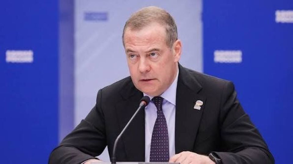 مدودف: اسرائیل به دنبال انتقامجویی از ایران است مدودف: اسرائیل به دنبال انتقامجویی از ایران است