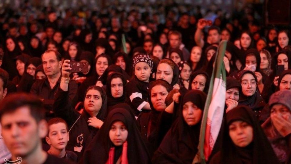 اولین شب مراسم عزاداری محرم در جوار محل عروج ملکوتی قائد شهید انقلاب اولین شب مراسم عزاداری محرم در جوار محل عروج ملکوتی قائد شهید انقلاب