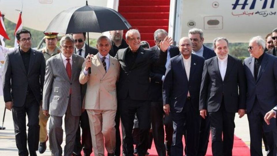 شهباز شریف: تفاهمنامه ایران و آمریکا شامل موشکهای بالستیک نمیشود شهباز شریف: تفاهمنامه ایران و آمریکا شامل موشکهای بالستیک نمیشود