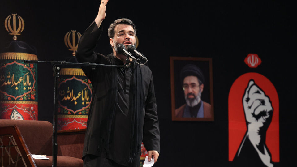 تصاویری از مراسم عزاداری شب تاسوعا در جوار محل شهادت رهبر شهید