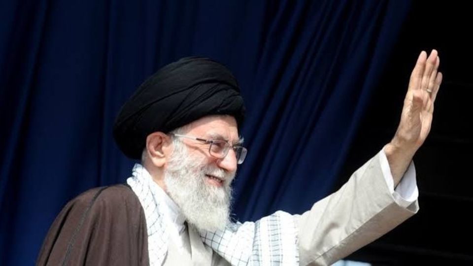 بر قلهٔ تاریخ، تابان است... بر قلهٔ تاریخ، تابان است...