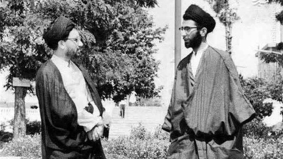 خاطرات رهبر شهید از مطالعه هزاران جلد رمان در دوران طلبگی خاطرات رهبر شهید از مطالعه هزاران جلد رمان در دوران طلبگی