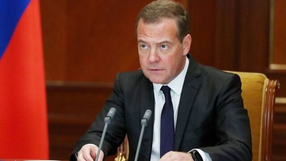 ورود مدودف به ایران برای شرکت در مراسم تشییع رهبر شهید انقلاب ورود مدودف به ایران برای شرکت در مراسم تشییع رهبر شهید انقلاب