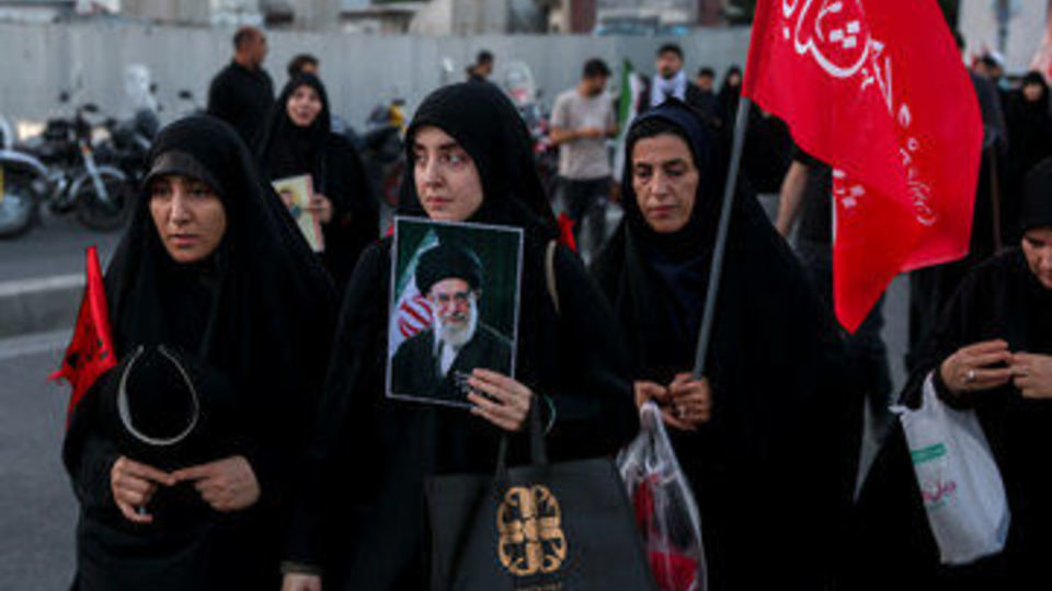 مراسم وداع با رهبر شهید انقلاب در مصلی تهران