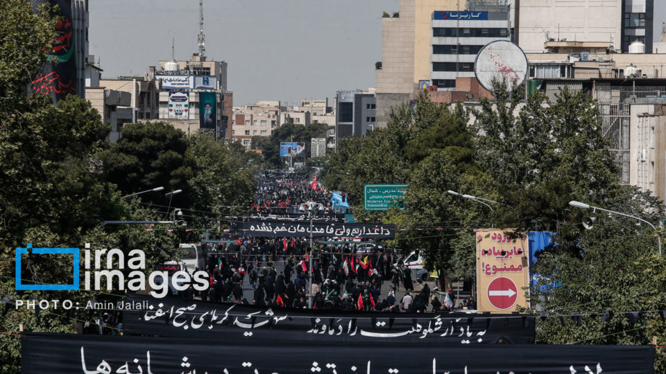 مراسم وداع با رهبر شهید انقلاب در مصلی تهران/۲