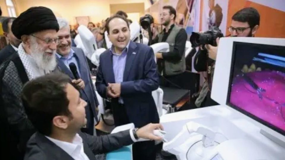 آیت الله خامنهای معمار تحول علمی ایران بود آیت الله خامنهای معمار تحول علمی ایران بود