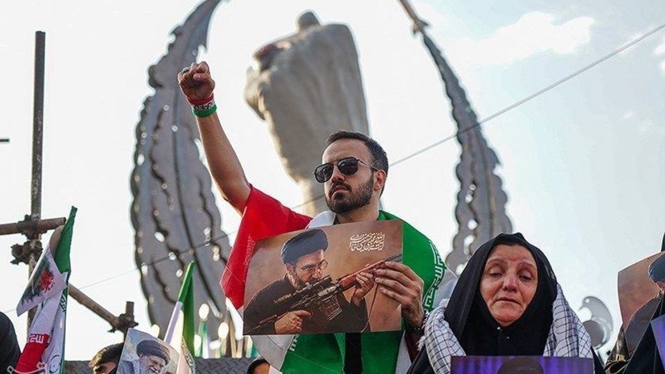 گزارش تصویری تشییع پیکر رهبر شهید در تهران/۶