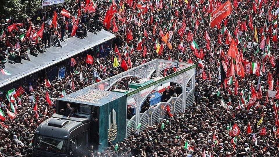 گزارش تصویری تشییع پیکر رهبر شهید در تهران/۶