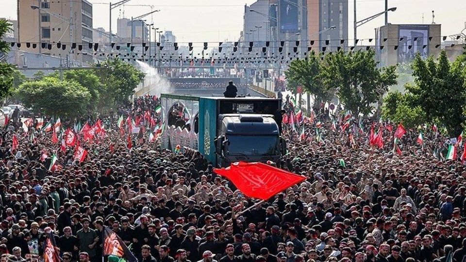گزارش تصویری تشییع پیکر رهبر شهید در تهران/۶