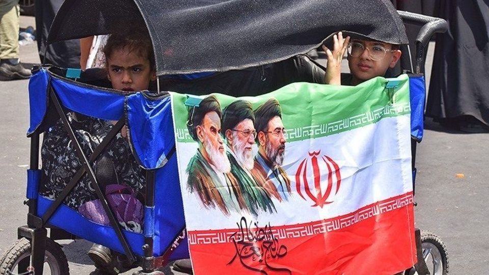گزارش تصویری تشییع پیکر رهبر شهید در تهران/۶