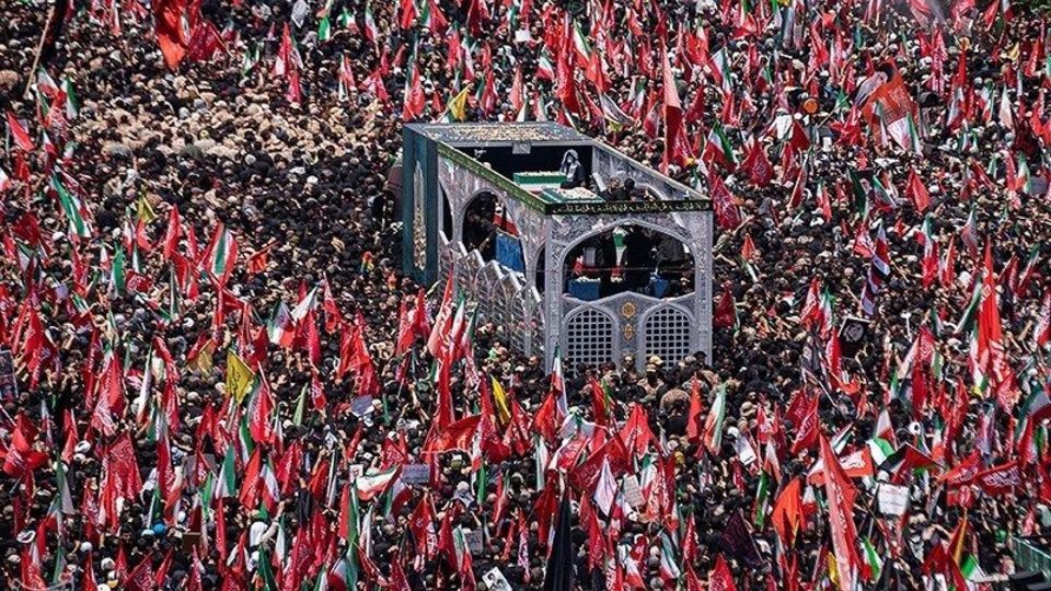 گزارش تصویری تشییع پیکر رهبر شهید در تهران/۶