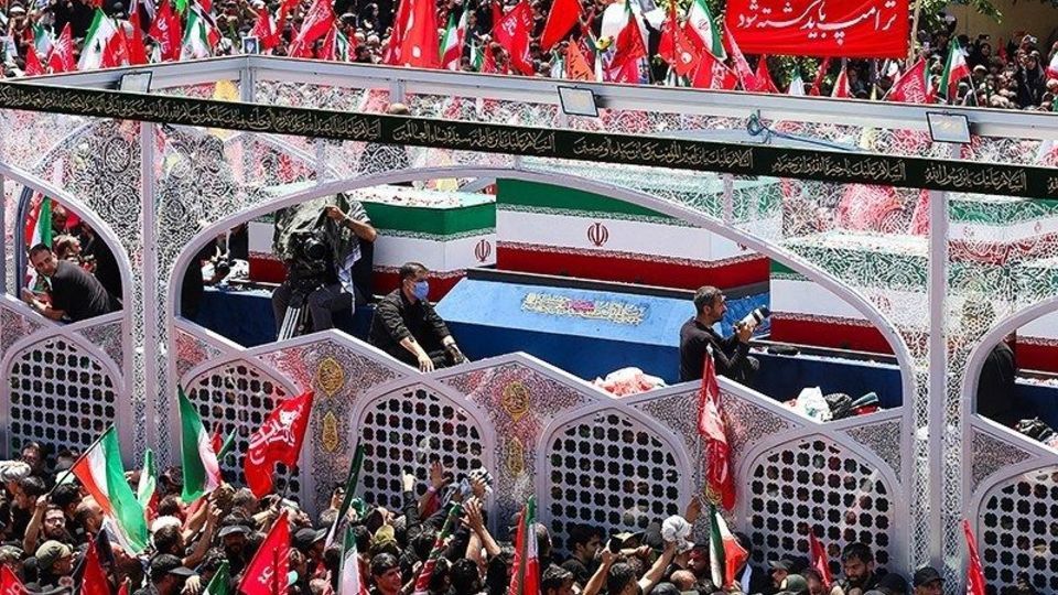 گزارش تصویری تشییع پیکر رهبر شهید در تهران/۶