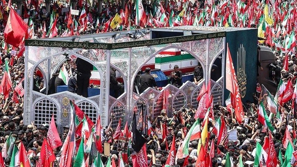 گزارش تصویری تشییع پیکر رهبر شهید در تهران/۶
