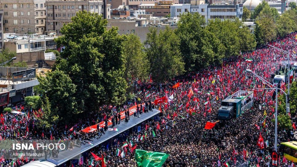 گزارش تصویری تشییع پیکر رهبر شهید در تهران/۷