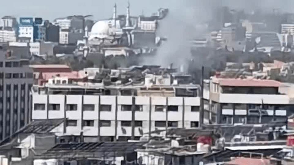 انفجار نزدیک هتل محل اقامت ماکرون در دمشق انفجار نزدیک هتل محل اقامت ماکرون در دمشق