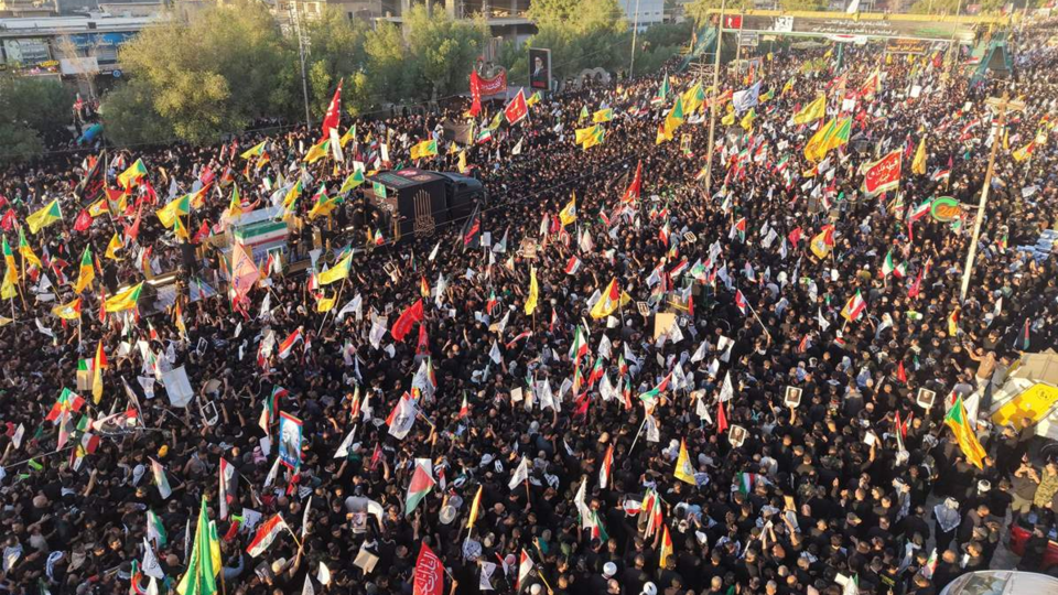 وداع تاریخی در نجف اشرف؛ سیل خروشان جمعیت در تشییع قائد شهید امت وداع تاریخی در نجف اشرف؛ سیل خروشان جمعیت در تشییع قائد شهید امت