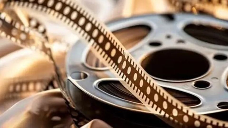 تغییر کنداکتور فیلمهای سینمایی تلویزیون در هفته تشییع رهبر شهید تغییر کنداکتور فیلمهای سینمایی تلویزیون در هفته تشییع رهبر شهید