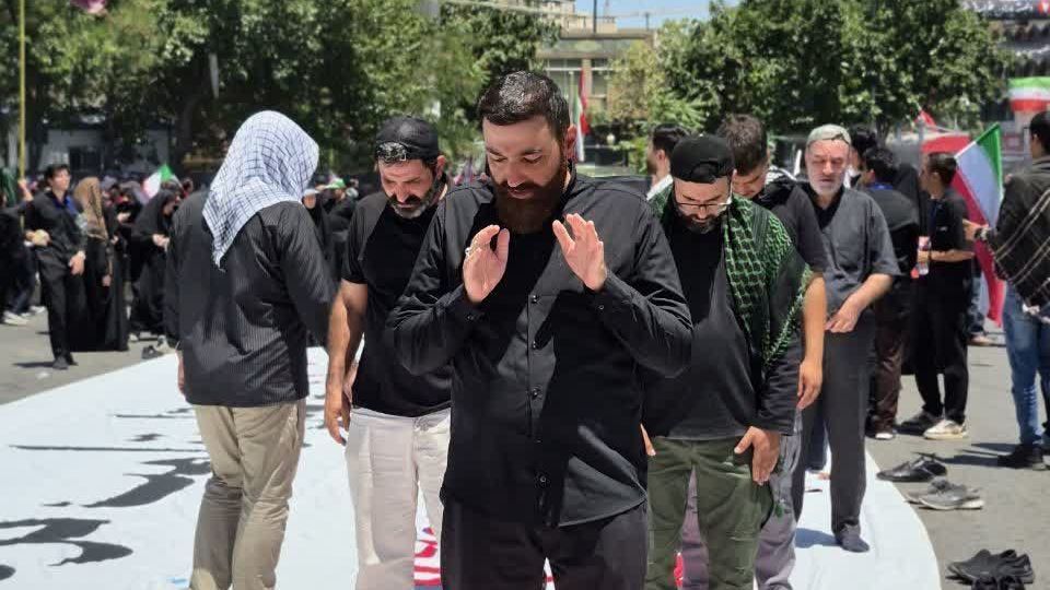 مشهد در آستانه مراسم تشییع پیکر رهبر شهید
