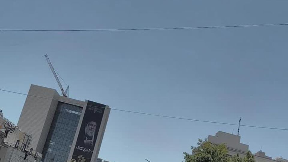 مشهد در آستانه مراسم تشییع پیکر رهبر شهید