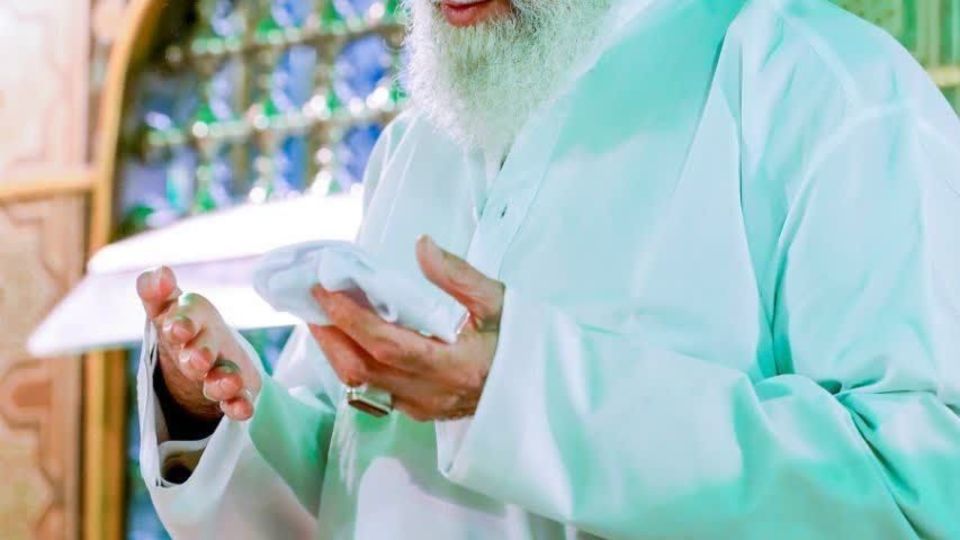 تصاویری از حضور رهبر شهید انقلاب در حرم مطهر امام رضا علیه السلام تصاویری از حضور رهبر شهید انقلاب در حرم مطهر امام رضا علیه السلام