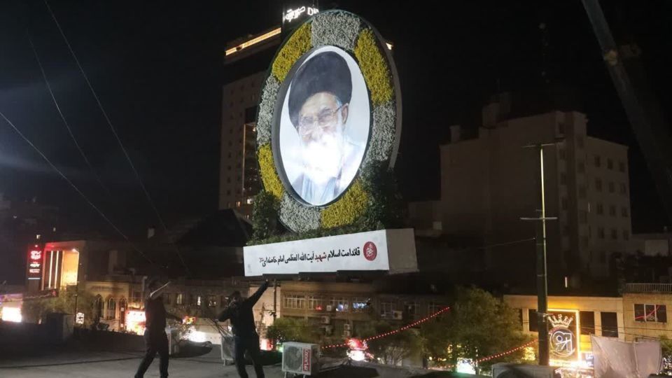 نخستین المانهای ویژه رهبر شهید در مشهد نصب شد نخستین المانهای ویژه رهبر شهید در مشهد نصب شد