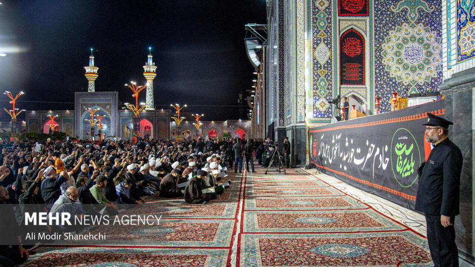 دومین شب بزرگداشت رهبر شهید انقلاب در حرم امام رضا (ع)