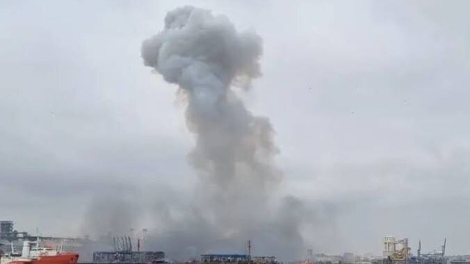 اصابت یک پرتابه دشمن آمریکایی در آبادان و بندر امام خمینی/ دو انفجار در ماهشهر اصابت یک پرتابه دشمن آمریکایی در آبادان و بندر امام خمینی/ دو انفجار در ماهشهر