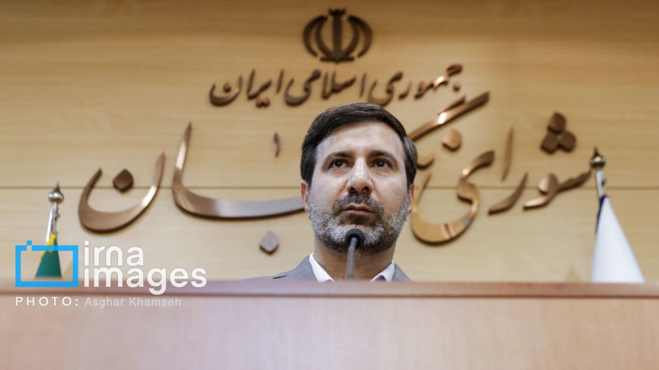 سخنگوی شورای نگهبان: انقلابی بودن به معنای تندروی نیست/ اتحاد ملت حول محور ولی فقیه باشد سخنگوی شورای نگهبان: انقلابی بودن به معنای تندروی نیست/ اتحاد ملت حول محور ولی فقیه باشد