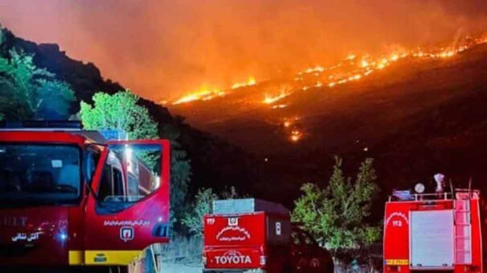 آتشسوزی در ارتفاعات دراک شیراز / ۹ ایستگاه آتشنشانی اعزام شدند آتشسوزی در ارتفاعات دراک شیراز / ۹ ایستگاه آتشنشانی اعزام شدند