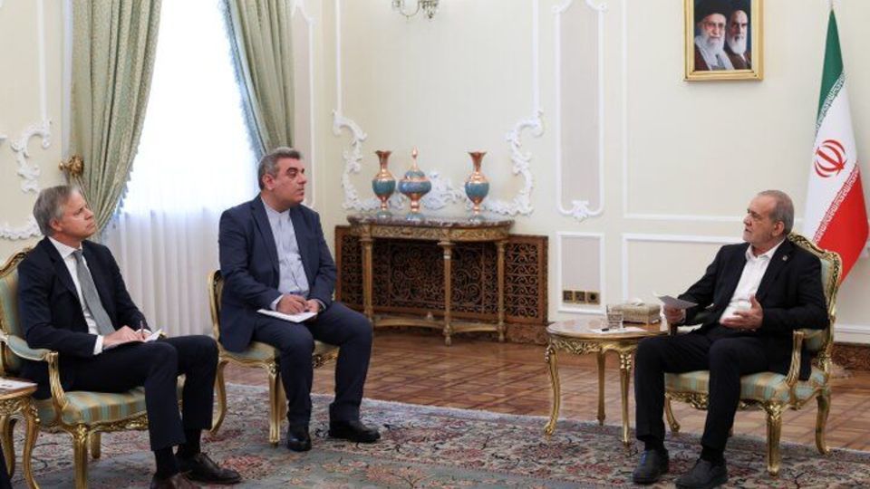 رئیسجمهور: توسعه روابط با آلمان مستلزم اصلاح رویکردها و تقویت اعتماد متقابل است رئیسجمهور: توسعه روابط با آلمان مستلزم اصلاح رویکردها و تقویت اعتماد متقابل است